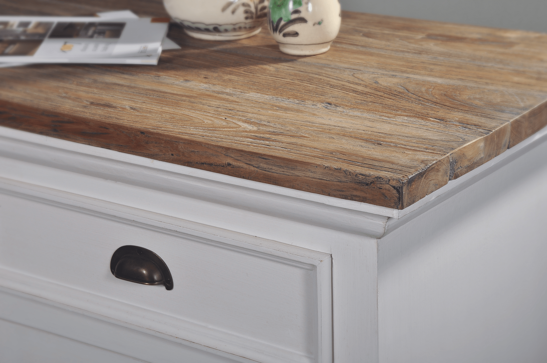 How to Distress Furniture Paint to Look Good