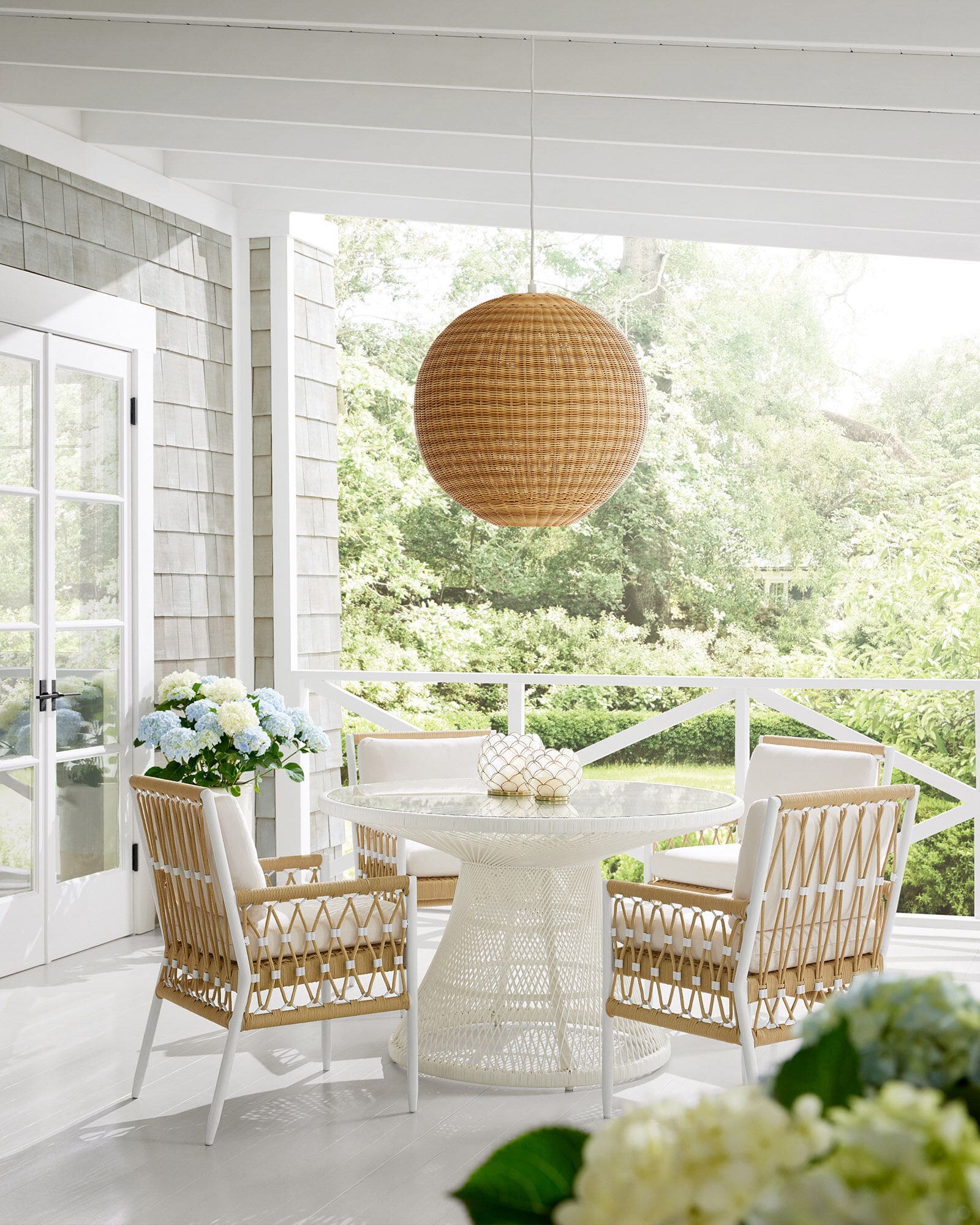 10 Interesting Ways to Use Your Outdoor Furniture Indoors